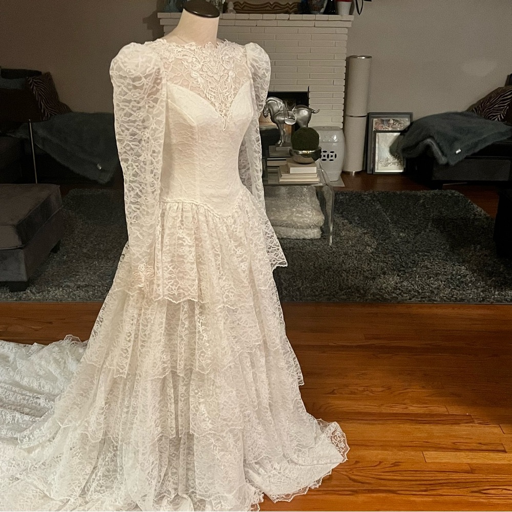 Vintage Lace Wedding Dress